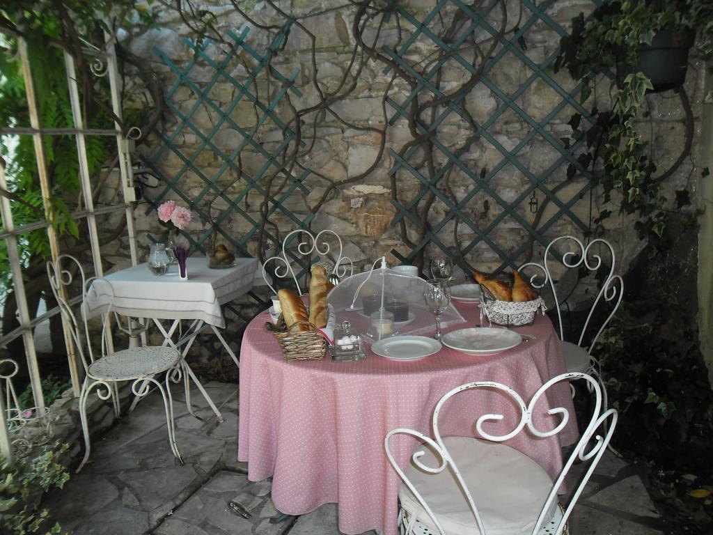 Le Clos D'Isabelle Bed and Breakfast Marsillargues Buitenkant foto