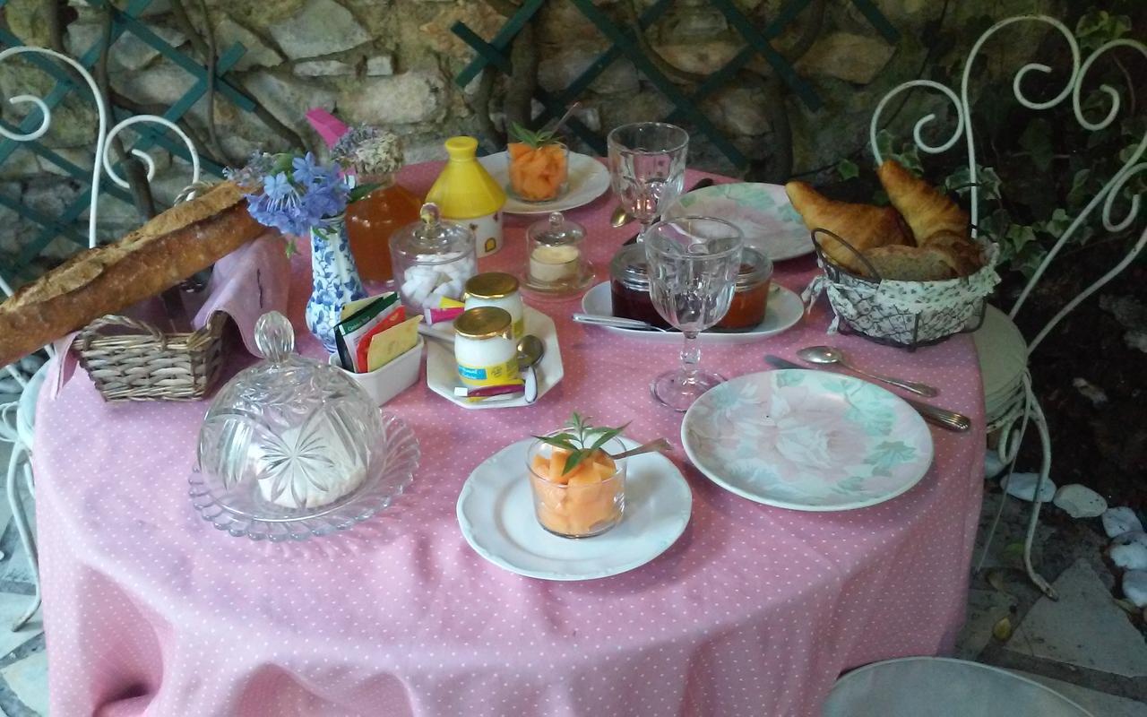 Le Clos D'Isabelle Bed and Breakfast Marsillargues Buitenkant foto